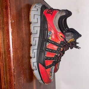 Versace trigreca “red”